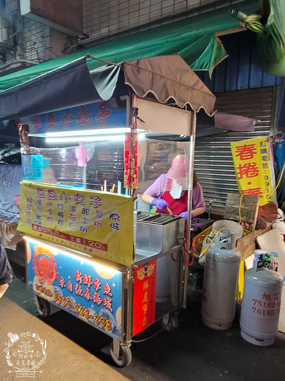 高雄隱藏版夜市[牛潮埔夜市]每周三才有的小夜市!超多人氣排隊美食!炸彈蔥油餅+沙威瑪+QQ球+東山鴨頭+酥炸大魷魚必吃!