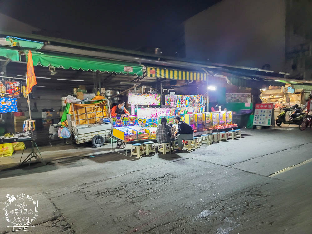 高雄隱藏版夜市[牛潮埔夜市]每周三才有的小夜市!超多人氣排隊美食!炸彈蔥油餅+沙威瑪+QQ球+東山鴨頭+酥炸大魷魚必吃!