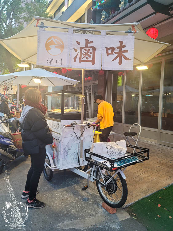 高雄隱藏版夜市[牛潮埔夜市]每周三才有的小夜市!超多人氣排隊美食!炸彈蔥油餅+沙威瑪+QQ球+東山鴨頭+酥炸大魷魚必吃!