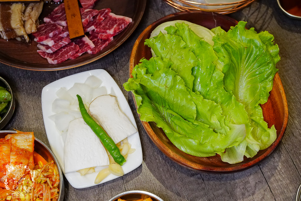 高雄烤肉推薦[牧穀韓式烤肉]韓國烤肉搭配夢幻調酒好過癮!專人燒烤服務可以爽吃燒肉