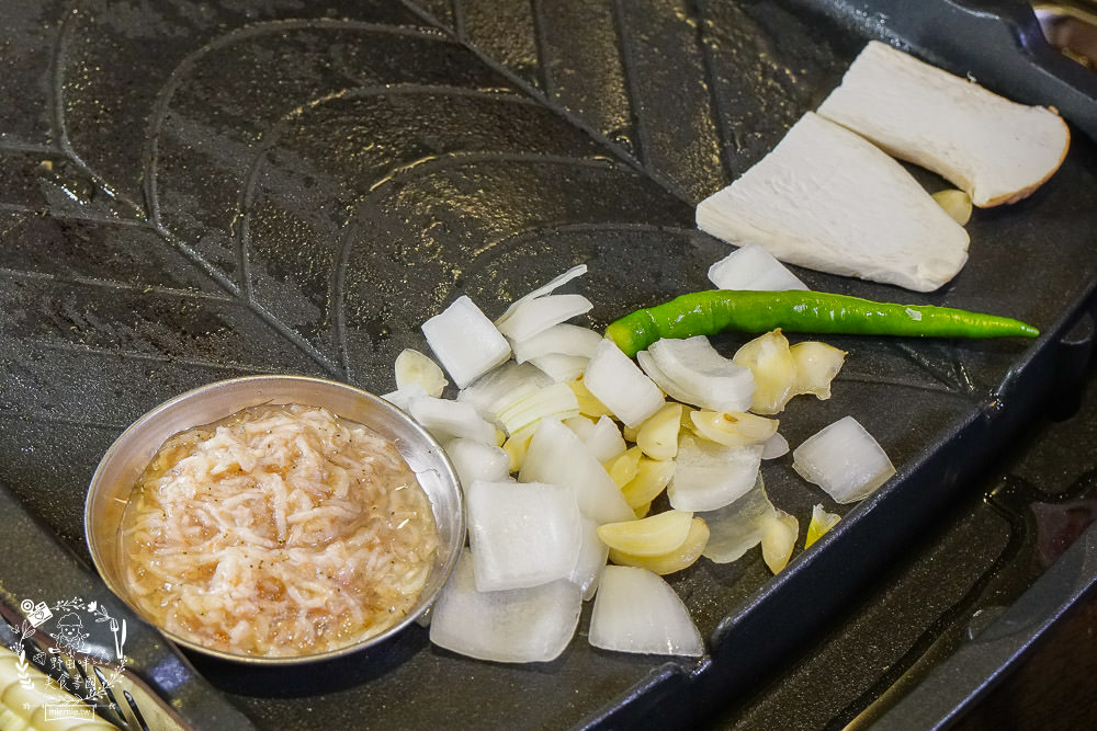 高雄烤肉推薦[牧穀韓式烤肉]韓國烤肉搭配夢幻調酒好過癮!專人燒烤服務可以爽吃燒肉