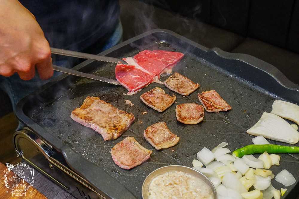 高雄烤肉推薦[牧穀韓式烤肉]韓國烤肉搭配夢幻調酒好過癮!專人燒烤服務可以爽吃燒肉