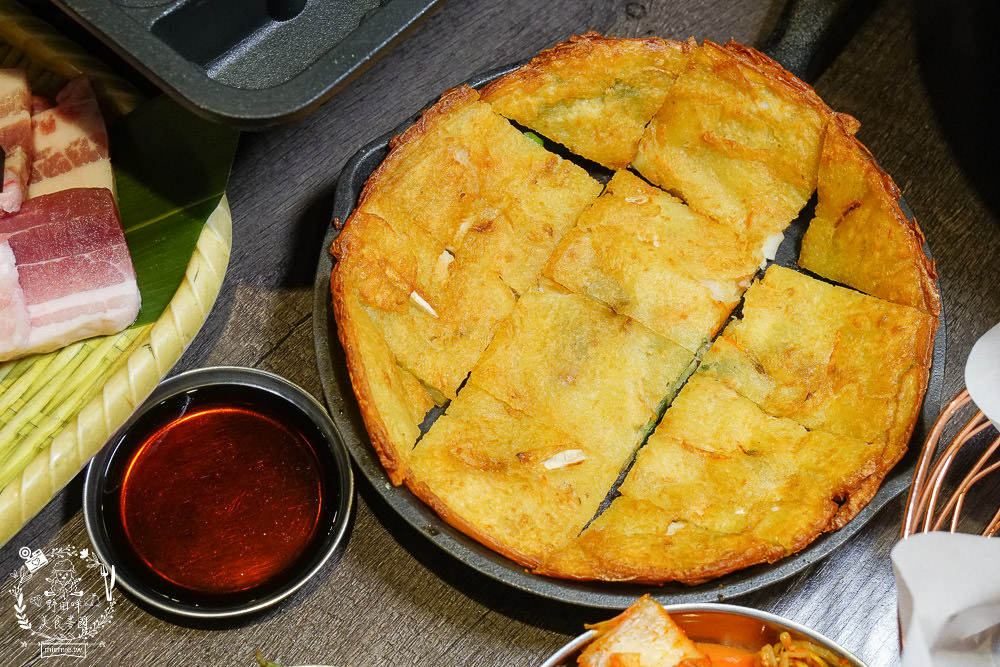 高雄烤肉推薦[牧穀韓式烤肉]韓國烤肉搭配夢幻調酒好過癮!專人燒烤服務可以爽吃燒肉