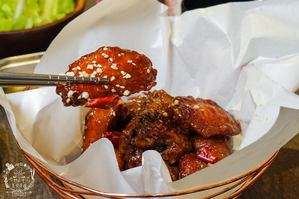 高雄烤肉推薦[牧穀韓式烤肉]韓國烤肉搭配夢幻調酒好過癮!專人燒烤服務可以爽吃燒肉