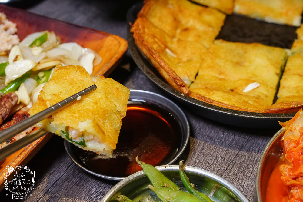 高雄烤肉推薦[牧穀韓式烤肉]韓國烤肉搭配夢幻調酒好過癮!專人燒烤服務可以爽吃燒肉