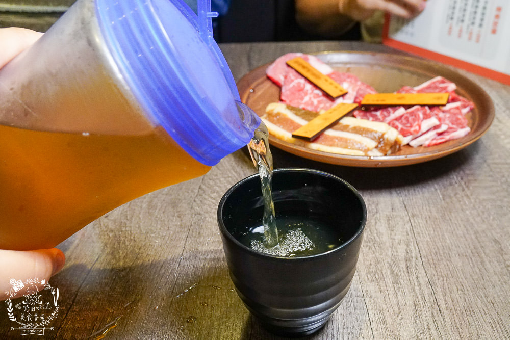 高雄烤肉推薦[牧穀韓式烤肉]韓國烤肉搭配夢幻調酒好過癮!專人燒烤服務可以爽吃燒肉