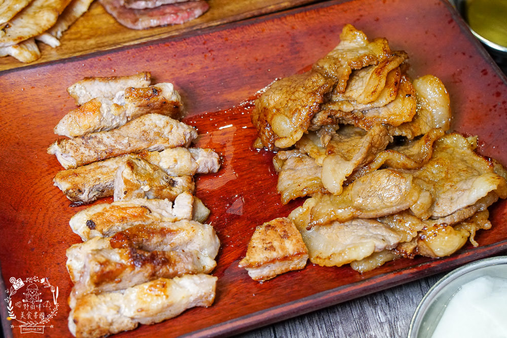 高雄烤肉推薦[牧穀韓式烤肉]韓國烤肉搭配夢幻調酒好過癮!專人燒烤服務可以爽吃燒肉