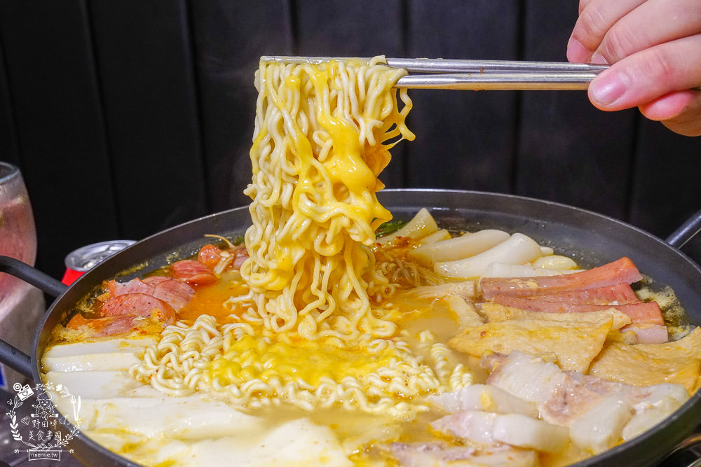 高雄烤肉推薦[牧穀韓式烤肉]韓國烤肉搭配夢幻調酒好過癮!專人燒烤服務可以爽吃燒肉