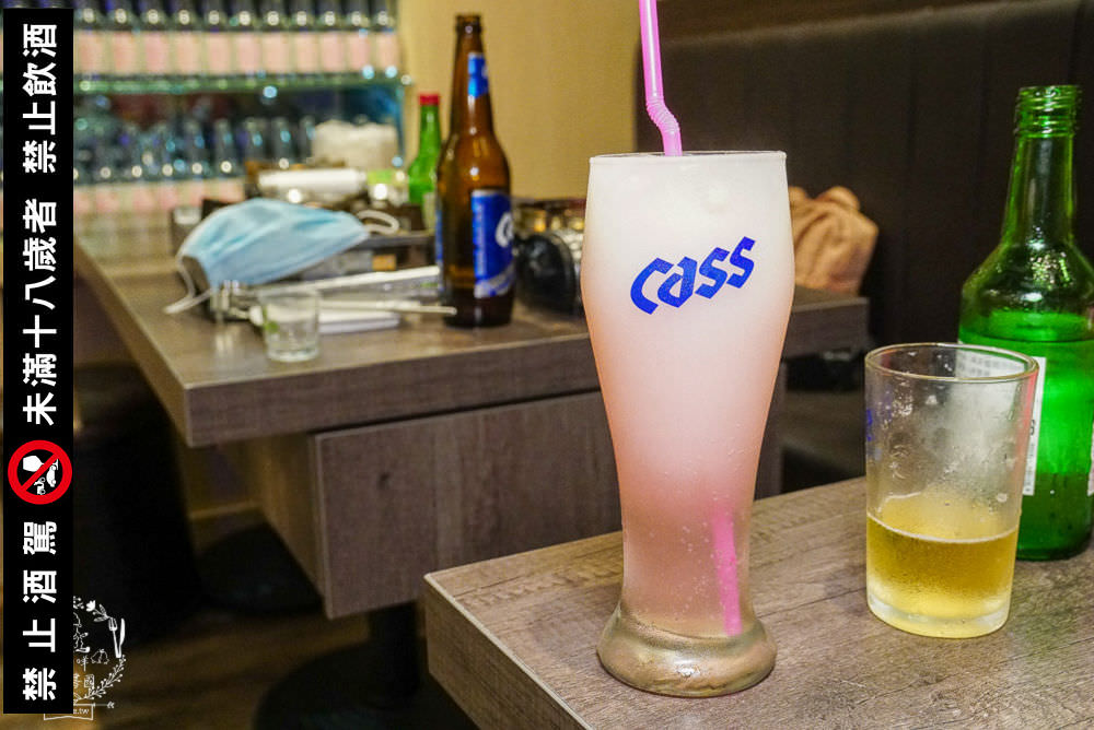 高雄烤肉推薦[牧穀韓式烤肉]韓國烤肉搭配夢幻調酒好過癮!專人燒烤服務可以爽吃燒肉