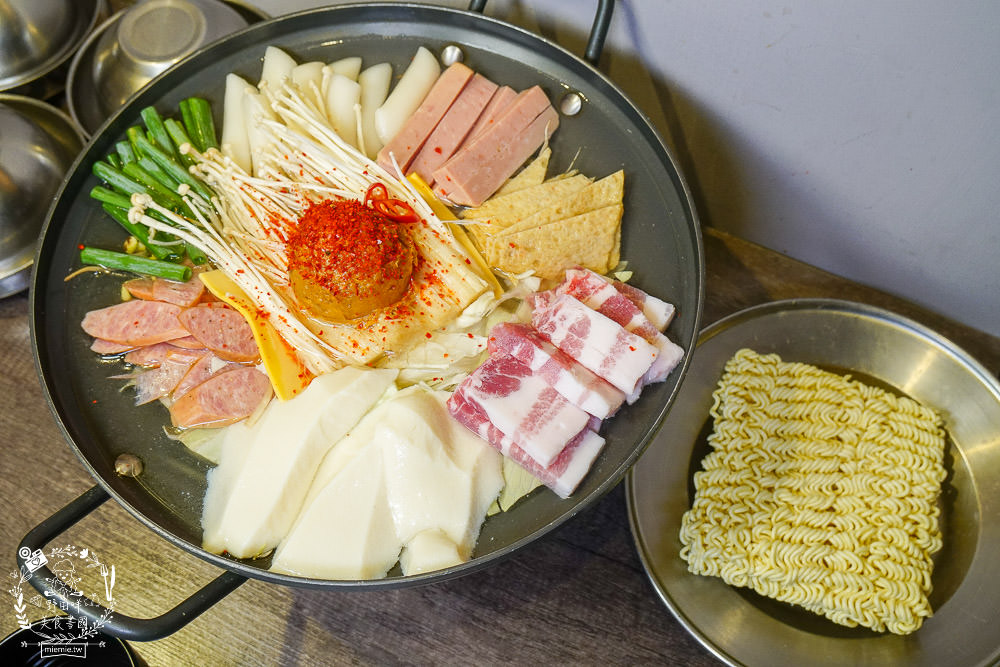 高雄烤肉推薦[牧穀韓式烤肉]韓國烤肉搭配夢幻調酒好過癮!專人燒烤服務可以爽吃燒肉