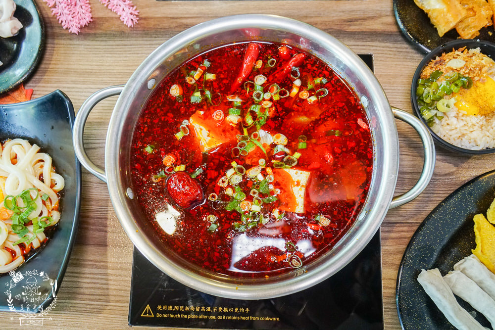 高雄[玖玖香一品鍋火鍋吃到飽]60種以上選擇只要498元還不收服務費!鮮美蛤蜊鍋超人氣推薦!