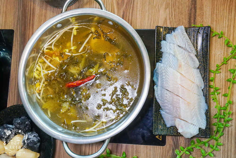 高雄[玖玖香一品鍋火鍋吃到飽]60種以上選擇只要498元還不收服務費!鮮美蛤蜊鍋超人氣推薦!