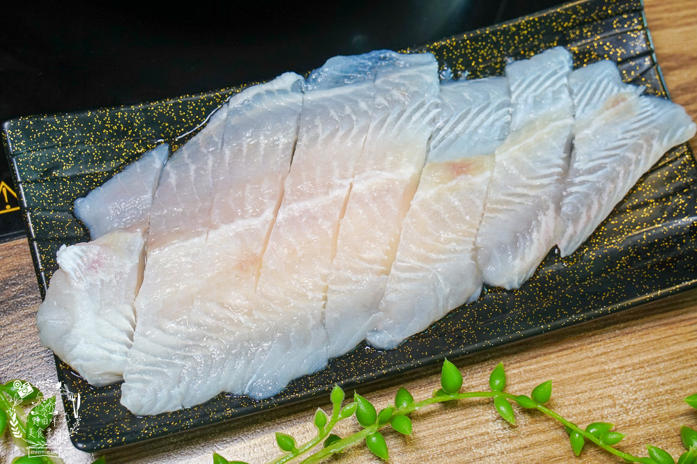 高雄[玖玖香一品鍋火鍋吃到飽]60種以上選擇只要498元還不收服務費!鮮美蛤蜊鍋超人氣推薦!