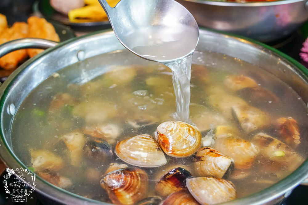 高雄[玖玖香一品鍋火鍋吃到飽]60種以上選擇只要498元還不收服務費!鮮美蛤蜊鍋超人氣推薦!