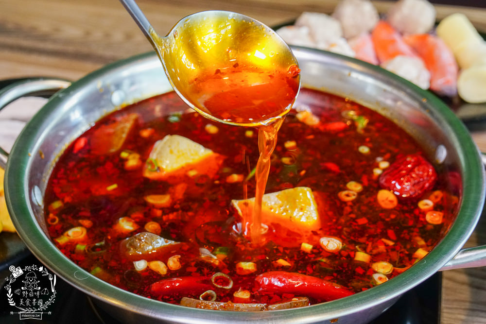 高雄[玖玖香一品鍋火鍋吃到飽]60種以上選擇只要498元還不收服務費!鮮美蛤蜊鍋超人氣推薦!