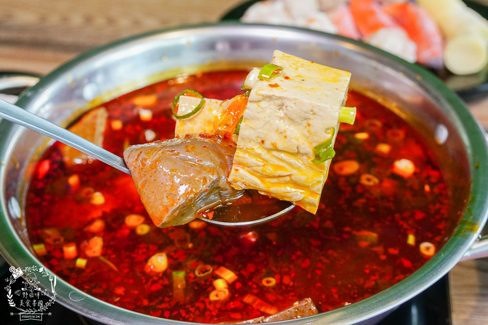 高雄[玖玖香一品鍋火鍋吃到飽]60種以上選擇只要498元還不收服務費!鮮美蛤蜊鍋超人氣推薦!