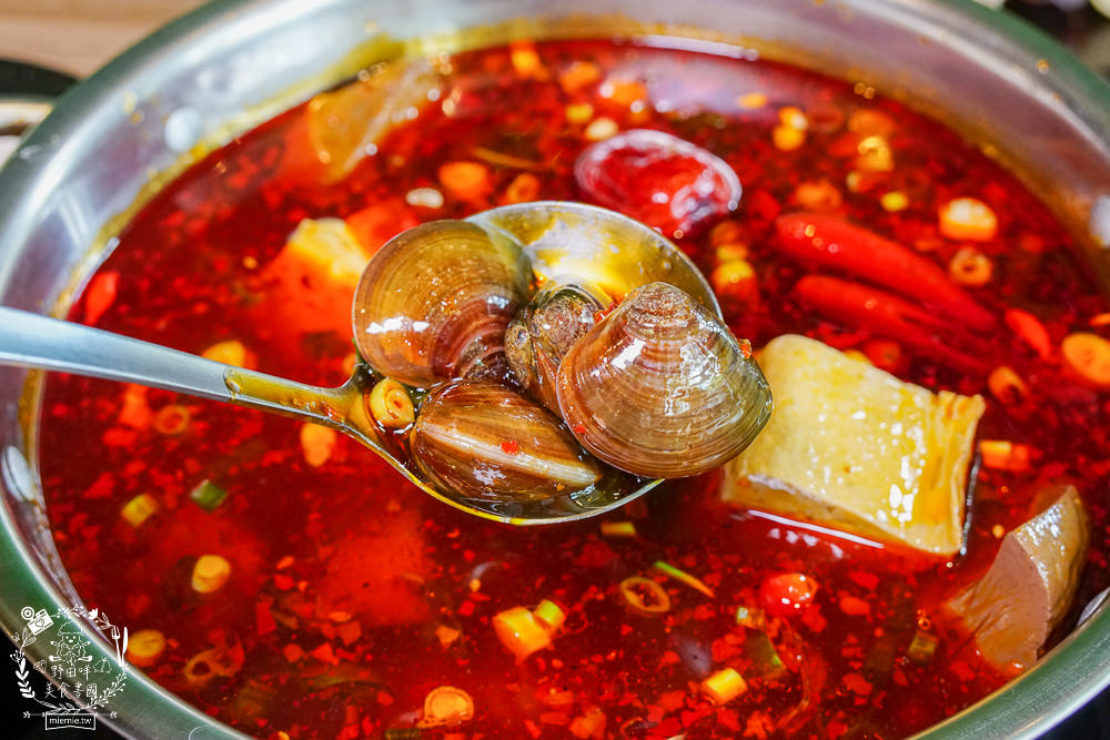 高雄[玖玖香一品鍋火鍋吃到飽]60種以上選擇只要498元還不收服務費!鮮美蛤蜊鍋超人氣推薦!