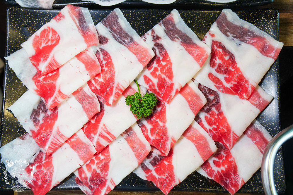 高雄[玖玖香一品鍋火鍋吃到飽]60種以上選擇只要498元還不收服務費!鮮美蛤蜊鍋超人氣推薦!