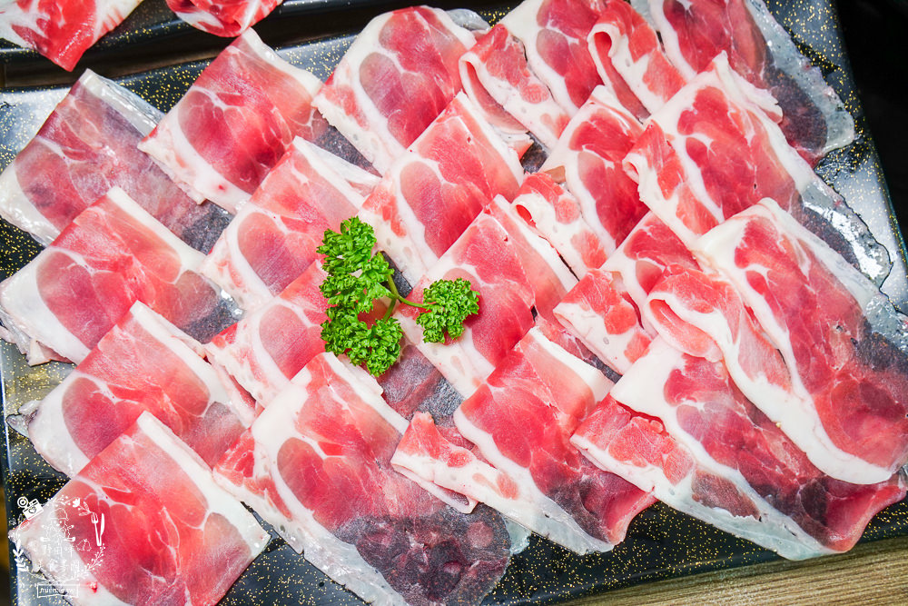 高雄[玖玖香一品鍋火鍋吃到飽]60種以上選擇只要498元還不收服務費!鮮美蛤蜊鍋超人氣推薦!