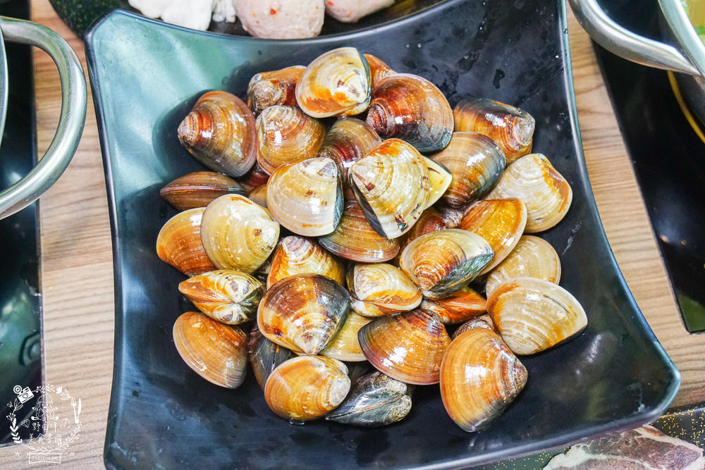 高雄[玖玖香一品鍋火鍋吃到飽]60種以上選擇只要498元還不收服務費!鮮美蛤蜊鍋超人氣推薦!