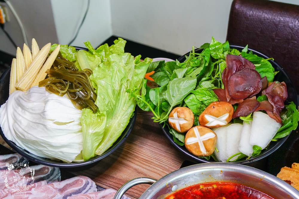 高雄[玖玖香一品鍋火鍋吃到飽]60種以上選擇只要498元還不收服務費!鮮美蛤蜊鍋超人氣推薦!