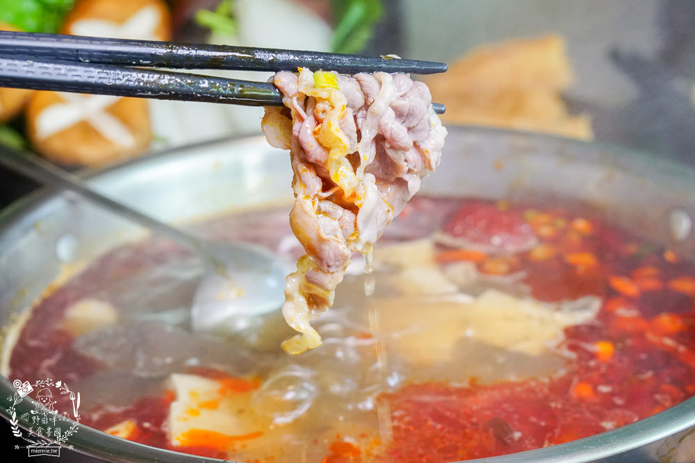 高雄[玖玖香一品鍋火鍋吃到飽]60種以上選擇只要498元還不收服務費!鮮美蛤蜊鍋超人氣推薦!