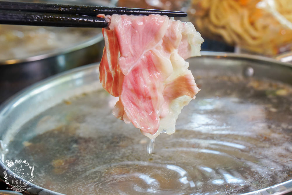 高雄[玖玖香一品鍋火鍋吃到飽]60種以上選擇只要498元還不收服務費!鮮美蛤蜊鍋超人氣推薦!