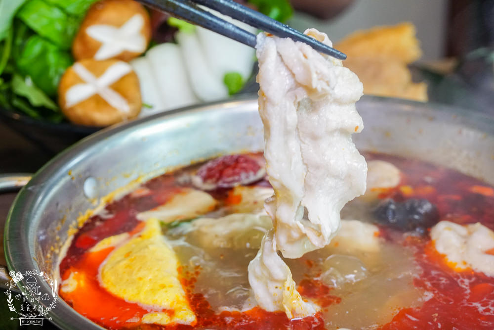 高雄[玖玖香一品鍋火鍋吃到飽]60種以上選擇只要498元還不收服務費!鮮美蛤蜊鍋超人氣推薦!