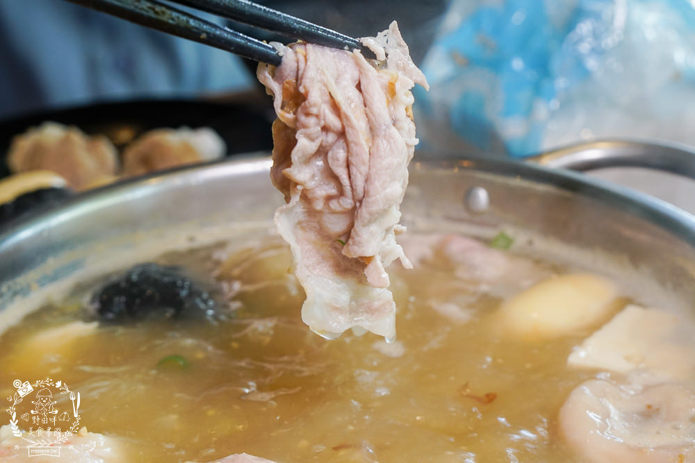 高雄[玖玖香一品鍋火鍋吃到飽]60種以上選擇只要498元還不收服務費!鮮美蛤蜊鍋超人氣推薦!