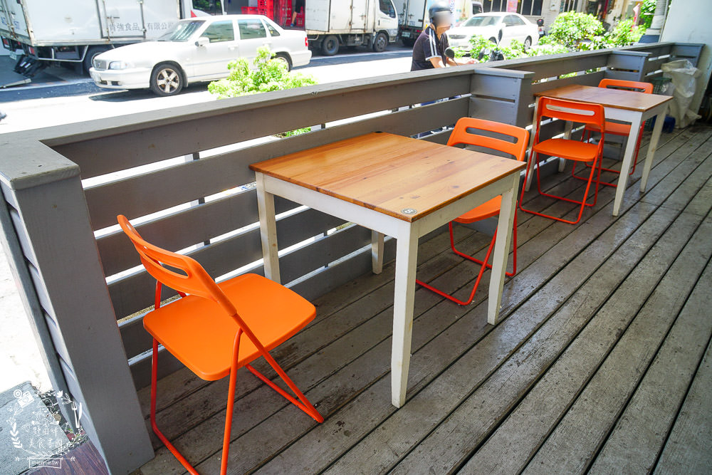 高雄[玲波重慶小麵]肥腸酸辣粉Q彈帶勁銷魂過癮!三多商圈麵店推薦~