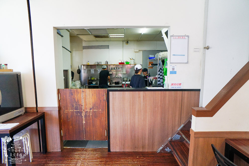 高雄[玲波重慶小麵]肥腸酸辣粉Q彈帶勁銷魂過癮!三多商圈麵店推薦~