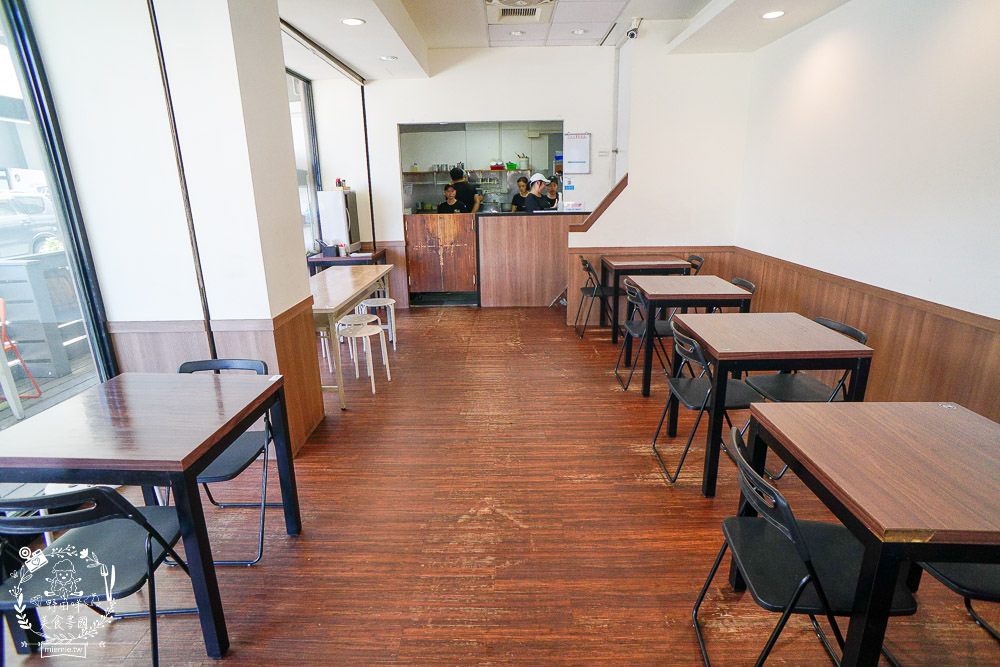 高雄[玲波重慶小麵]肥腸酸辣粉Q彈帶勁銷魂過癮!三多商圈麵店推薦~