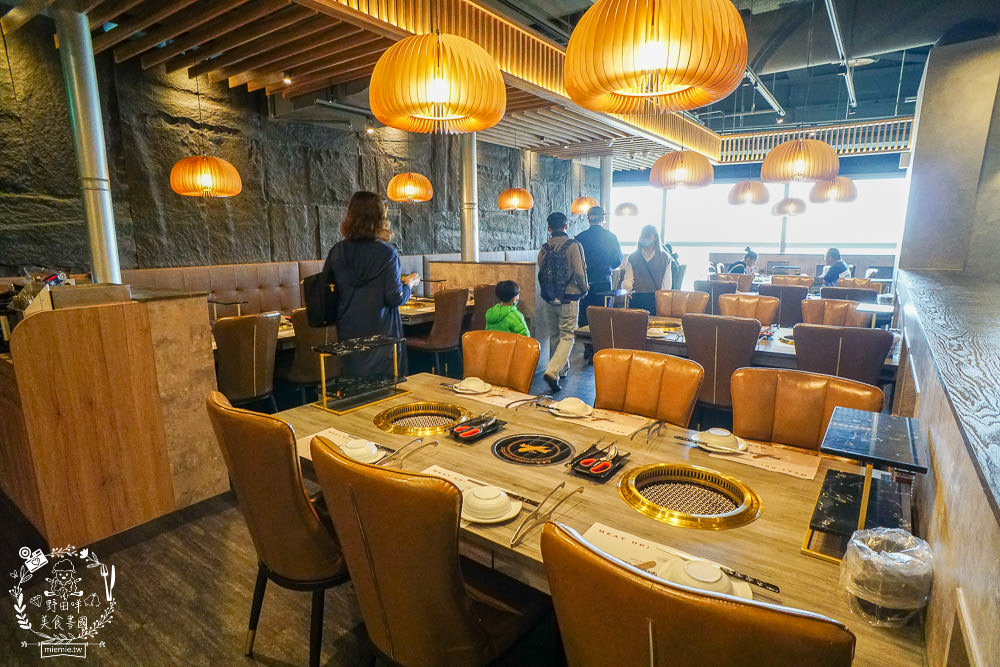 高雄[男前燒肉火烤兩吃吃到飽]泉成集團新品牌入駐夢時代!超霸氣88品自助吧最低688元起