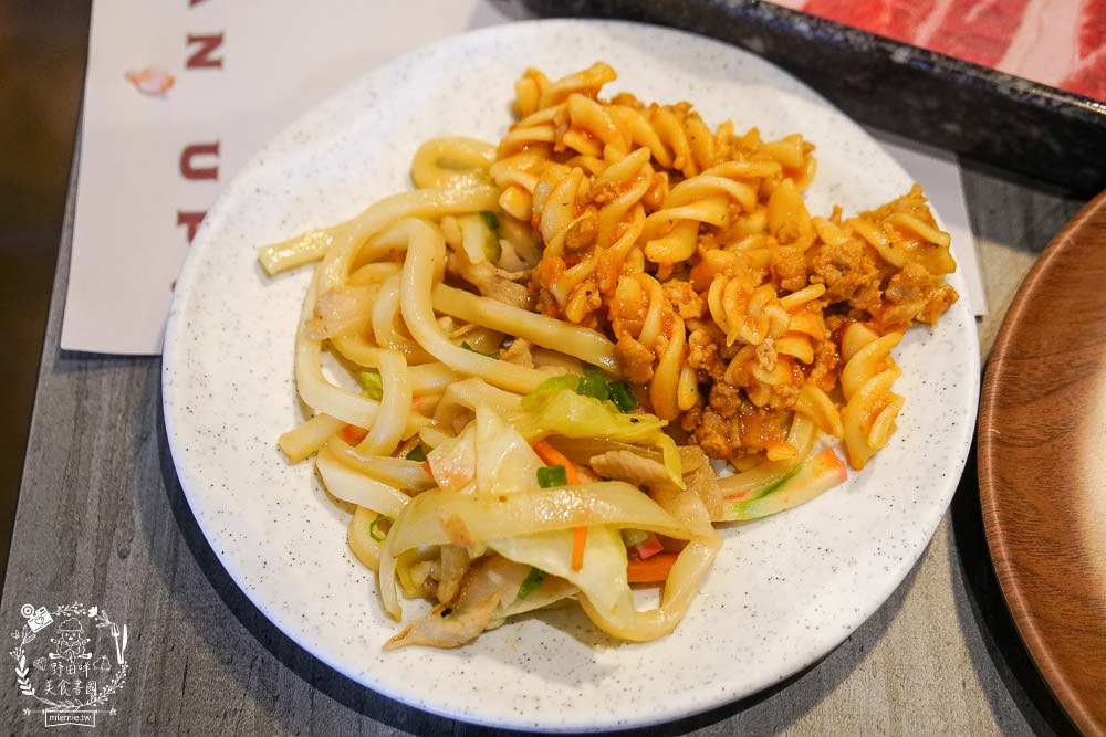 高雄[男前燒肉火烤兩吃吃到飽]泉成集團新品牌入駐夢時代!超霸氣88品自助吧最低688元起