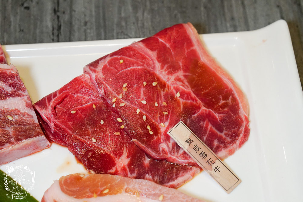 高雄[男前燒肉火烤兩吃吃到飽]泉成集團新品牌入駐夢時代!超霸氣88品自助吧最低688元起