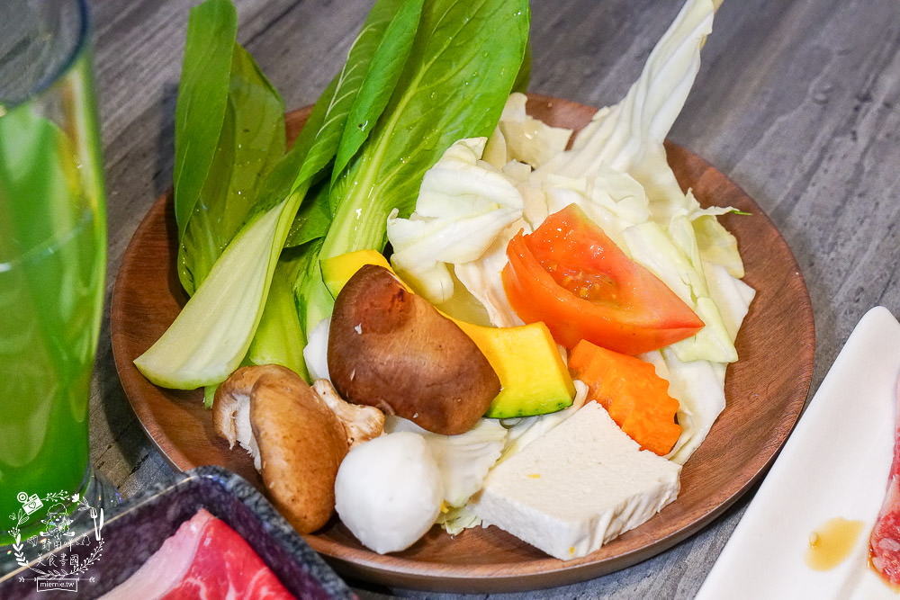 高雄[男前燒肉火烤兩吃吃到飽]泉成集團新品牌入駐夢時代!超霸氣88品自助吧最低688元起