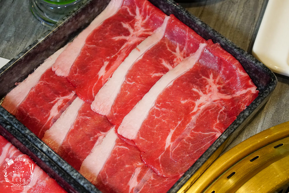 高雄[男前燒肉火烤兩吃吃到飽]泉成集團新品牌入駐夢時代!超霸氣88品自助吧最低688元起