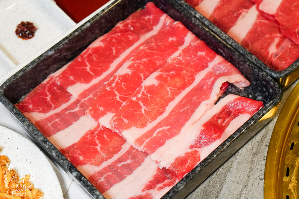 高雄[男前燒肉火烤兩吃吃到飽]泉成集團新品牌入駐夢時代!超霸氣88品自助吧最低688元起