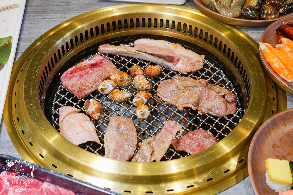 高雄[男前燒肉火烤兩吃吃到飽]泉成集團新品牌入駐夢時代!超霸氣88品自助吧最低688元起