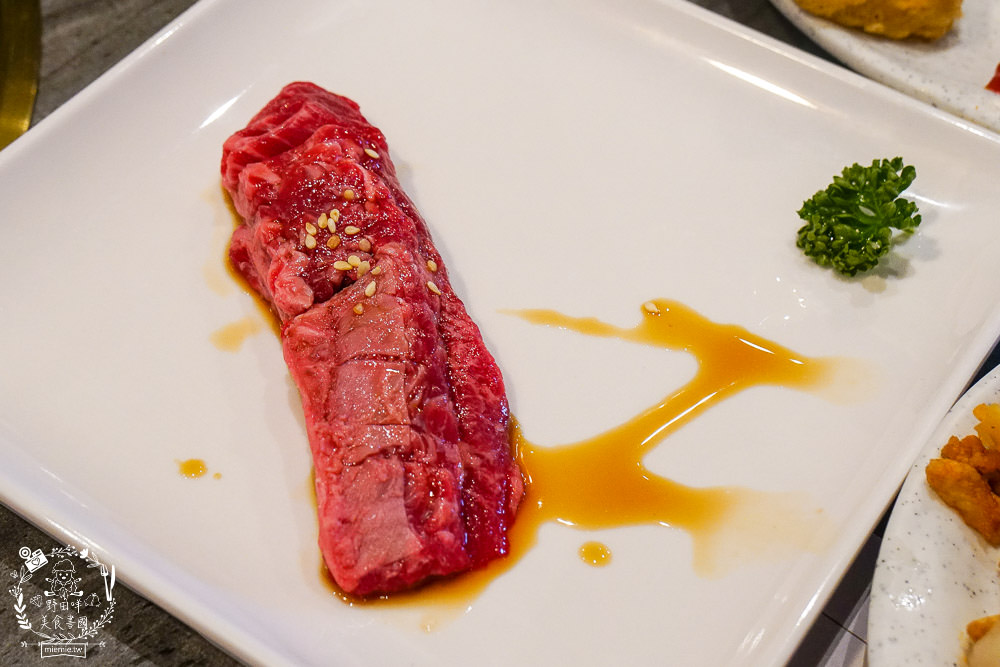 高雄[男前燒肉火烤兩吃吃到飽]泉成集團新品牌入駐夢時代!超霸氣88品自助吧最低688元起