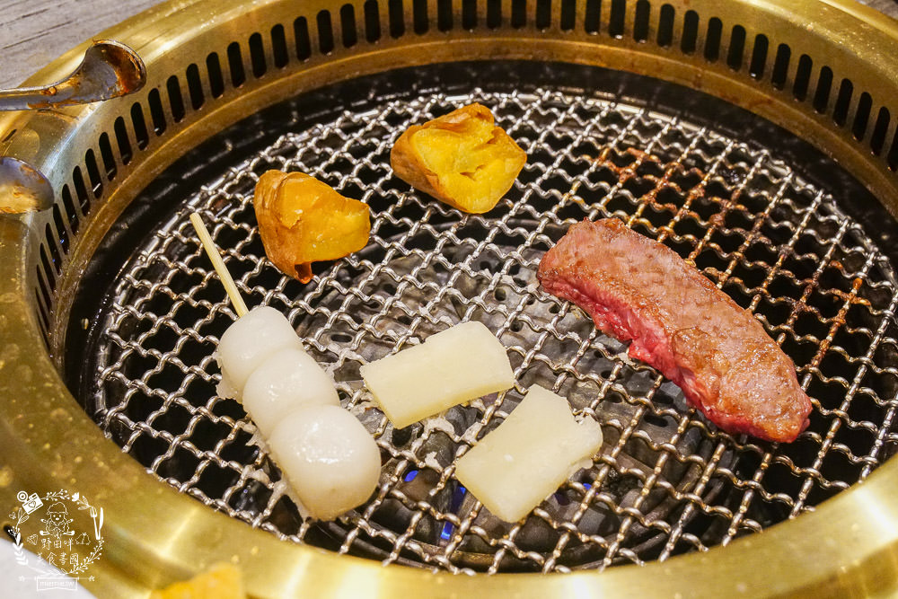 高雄[男前燒肉火烤兩吃吃到飽]泉成集團新品牌入駐夢時代!超霸氣88品自助吧最低688元起