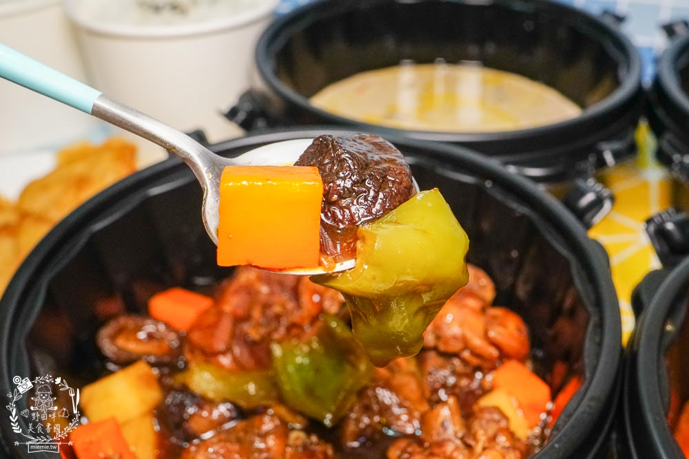 異食界E world 異國料理專賣|中韓日泰式料理一次擁有的特色便當店!山東正宗黃燜雞銷魂推薦!