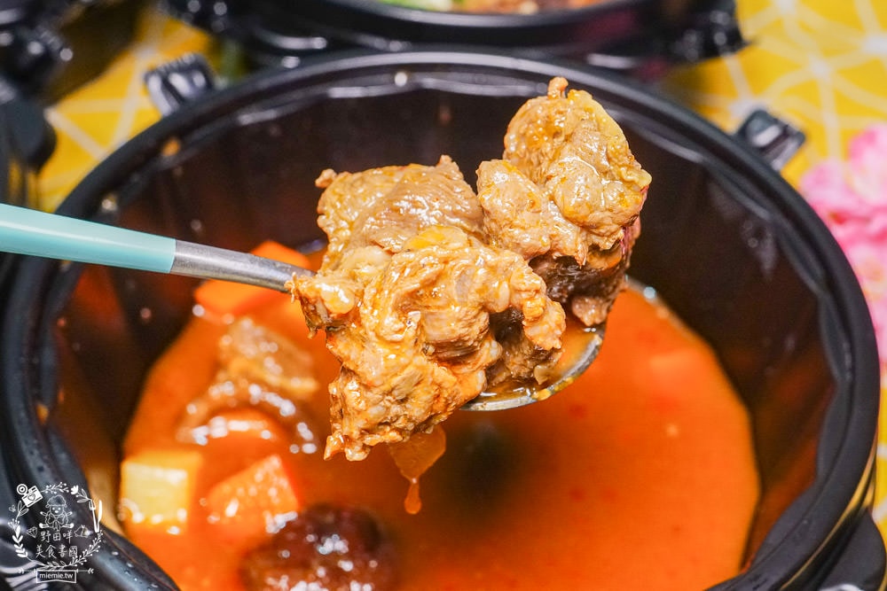 異食界E world 異國料理專賣|中韓日泰式料理一次擁有的特色便當店!山東正宗黃燜雞銷魂推薦!