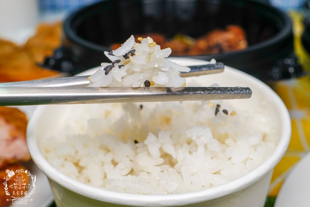 異食界E world 異國料理專賣|中韓日泰式料理一次擁有的特色便當店!山東正宗黃燜雞銷魂推薦!