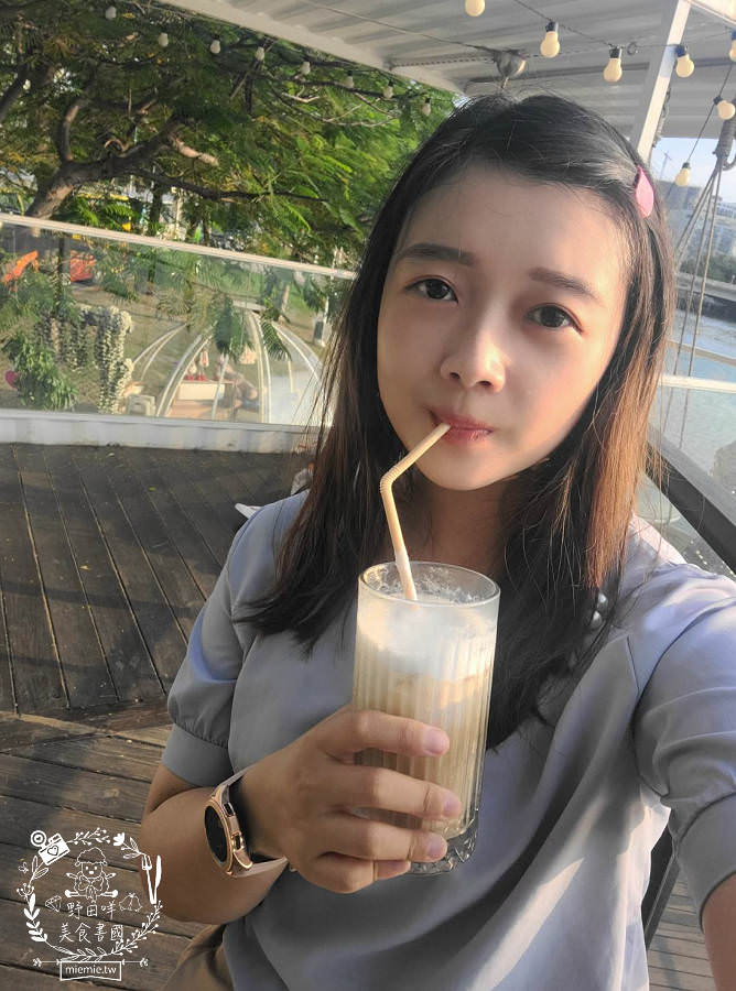 高雄[白色戀人貨櫃屋]超好拍照的夢幻網美餐廳!夕陽下的河畔美炸!