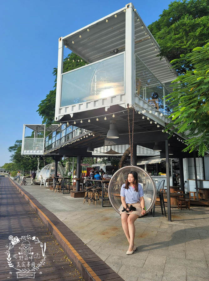 高雄[白色戀人貨櫃屋]超好拍照的夢幻網美餐廳!夕陽下的河畔美炸!
