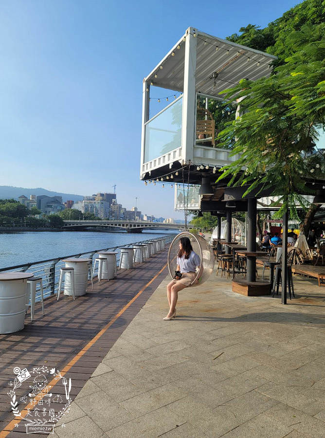 高雄[白色戀人貨櫃屋]超好拍照的夢幻網美餐廳!夕陽下的河畔美炸!