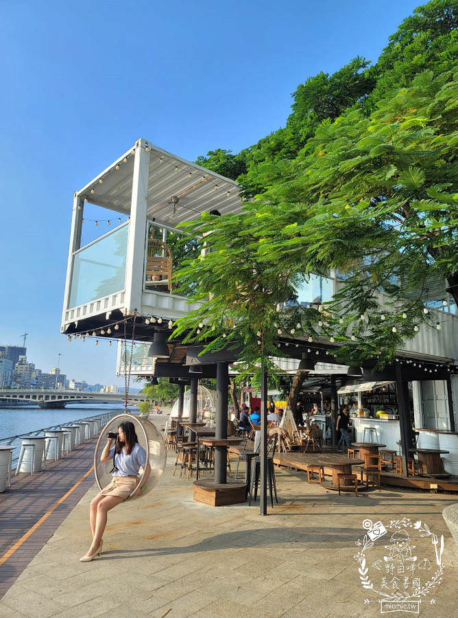 高雄[白色戀人貨櫃屋]超好拍照的夢幻網美餐廳!夕陽下的河畔美炸!