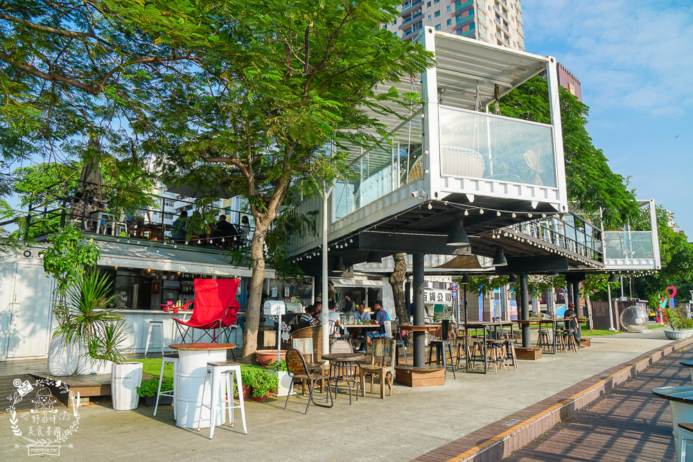 高雄[白色戀人貨櫃屋]超好拍照的夢幻網美餐廳!夕陽下的河畔美炸!