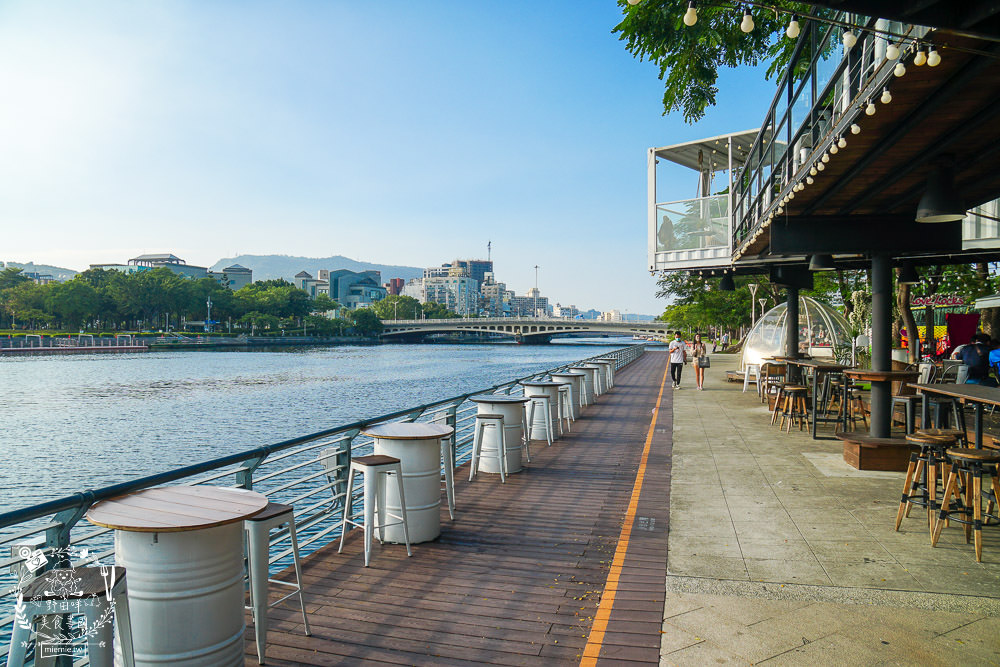 高雄[白色戀人貨櫃屋]超好拍照的夢幻網美餐廳!夕陽下的河畔美炸!